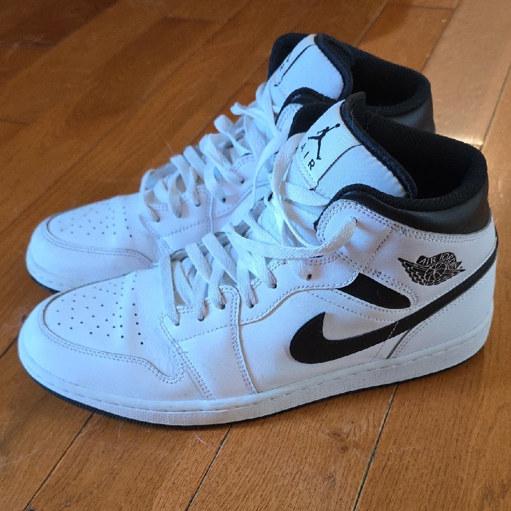 Nike Men's Black and White Sneakers